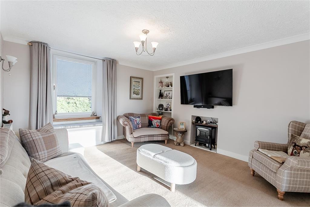 102 Lochgelly Road, Cowdenbeath, KY4 9HD