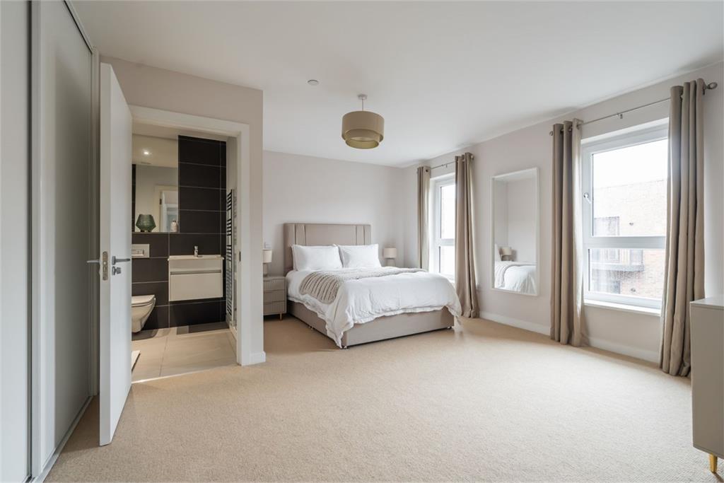 Flat for sale in Leith