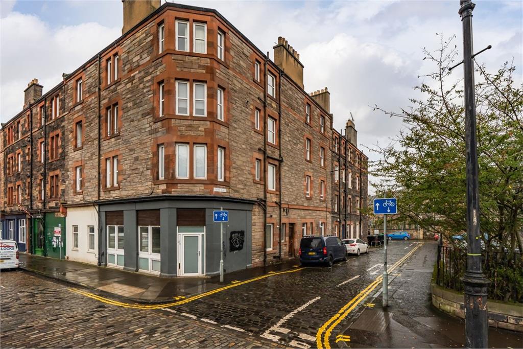 Flat for sale in Leith