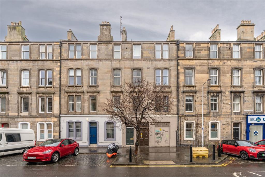Flat for sale in Leith