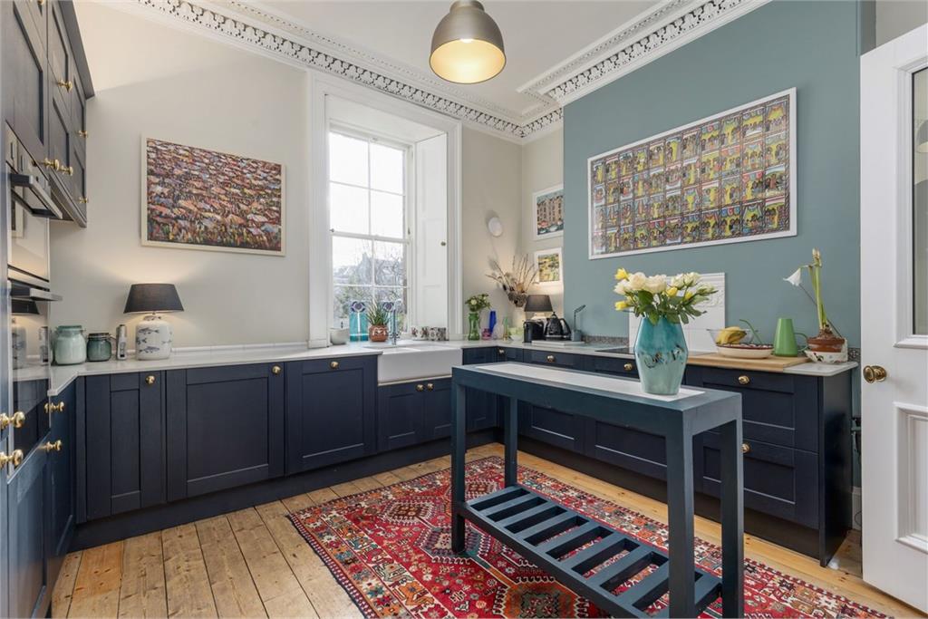 High end flat for sale in Portobello
