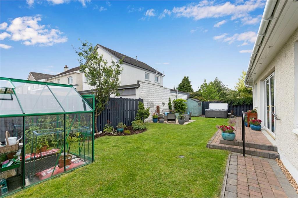 House with a big garden for sale in Edinburgh