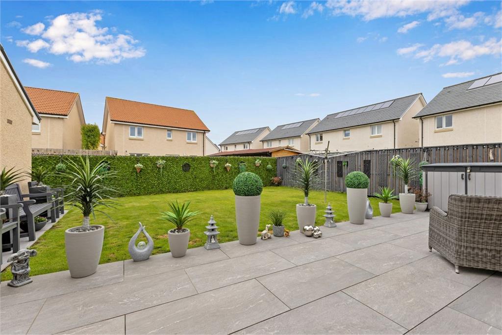 House with a big garden for sale in Midlothian