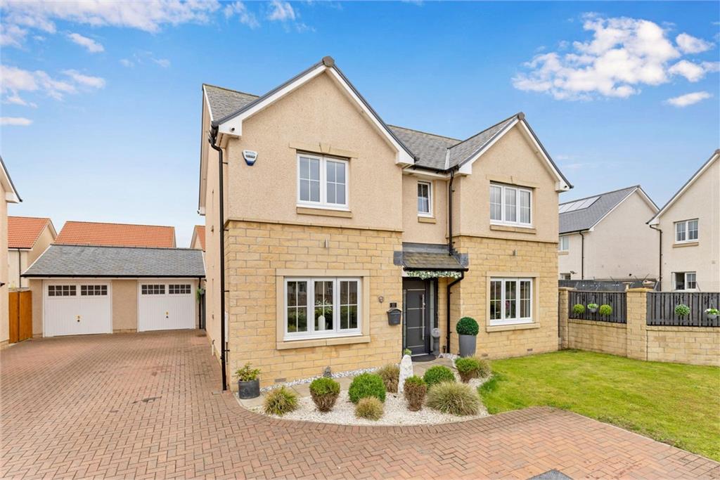 House with a big garden for sale in Midlothian