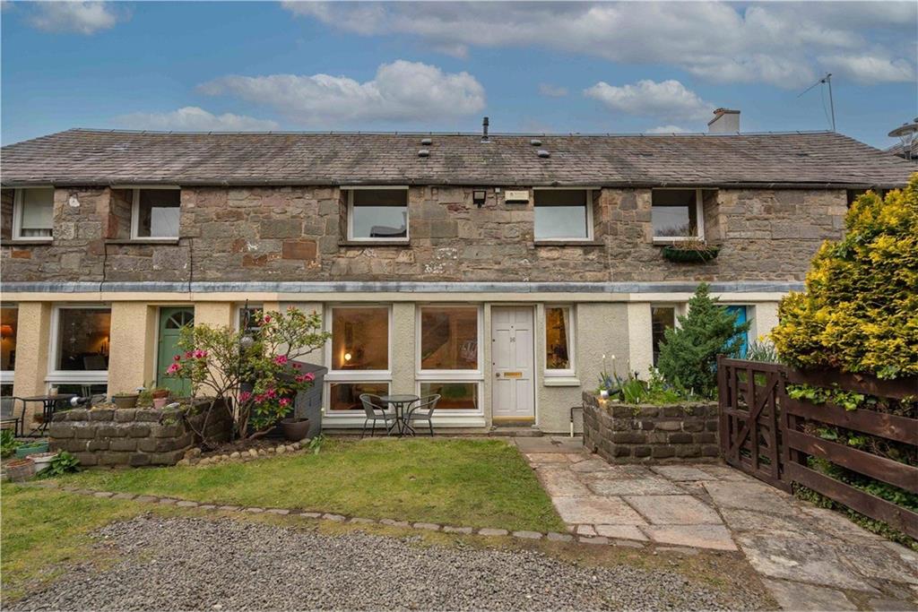 A charming mews-style home near Edinburgh city centre