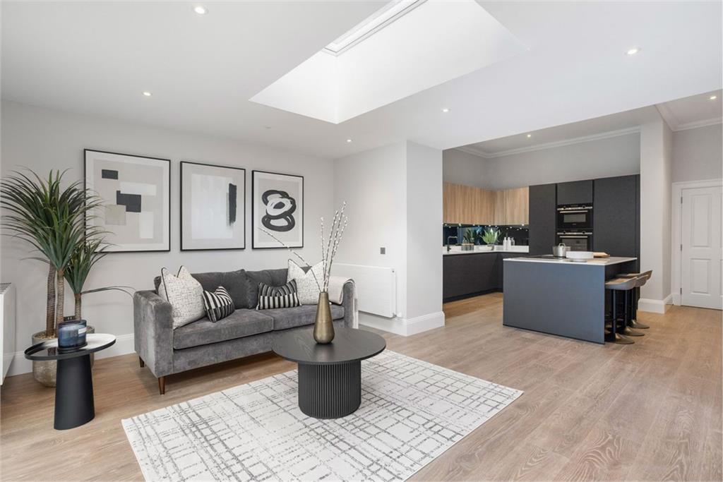 5 bed terraced house for sale in Marchmont