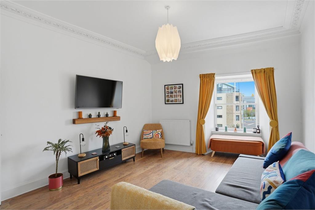 19/9 Portland Place, Edinburgh, EH6 6LA