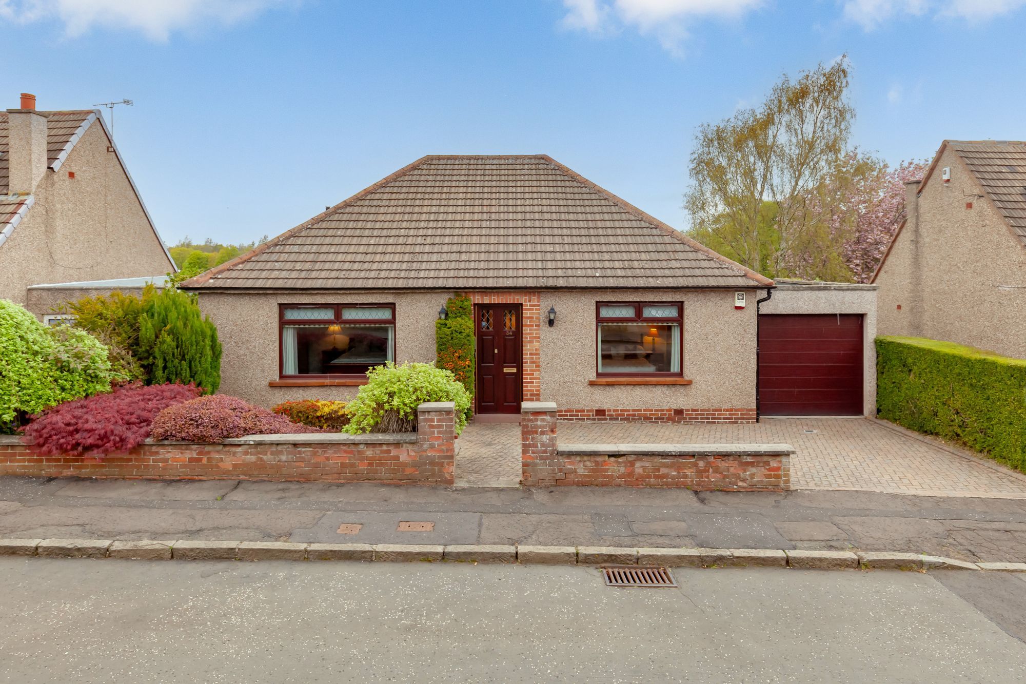 A versatile bungalow with indoor swimming pool in Colinton