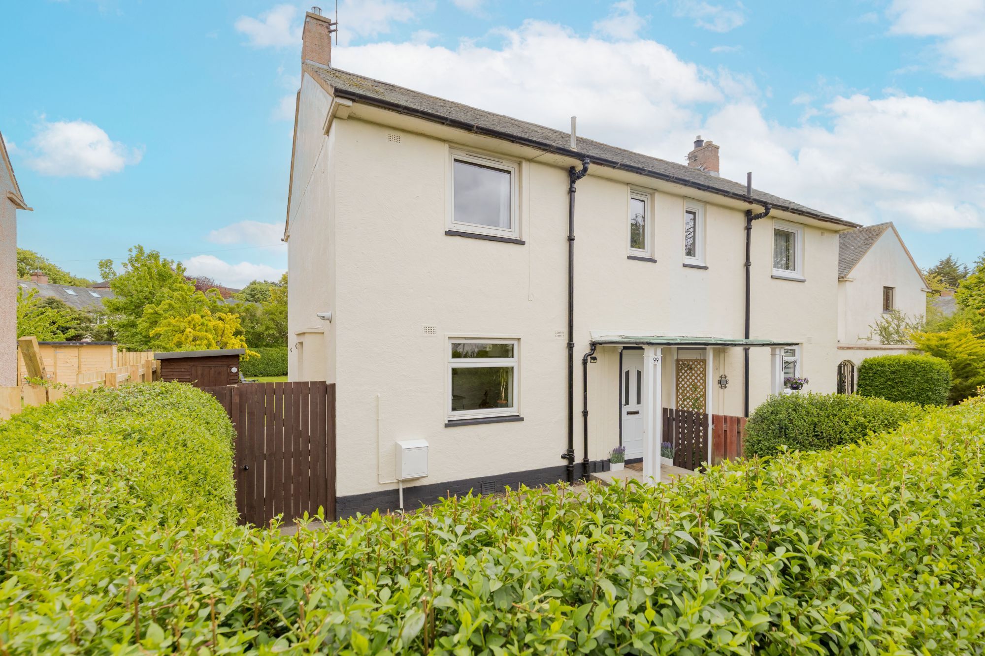 A well-connected family home with south-facing garden in The Inch