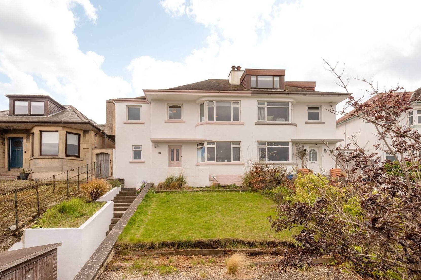 A spacious seaside family home with spectacular views in Joppa