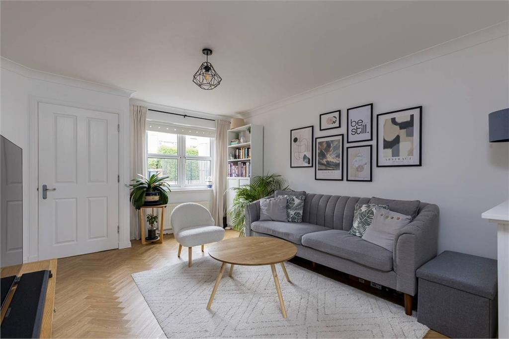 6 Fernieside Gardens, Edinburgh, EH17 7HN