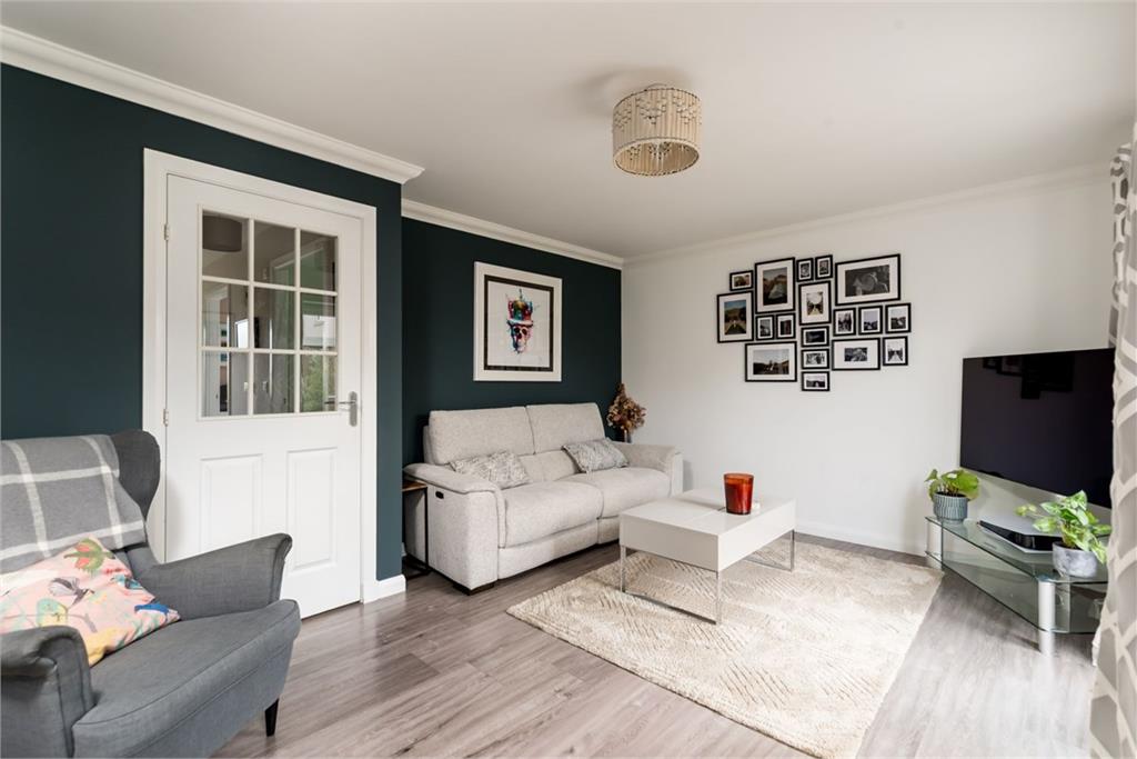 32 Castell Maynes Crescent, Bonnyrigg, EH19 3RU