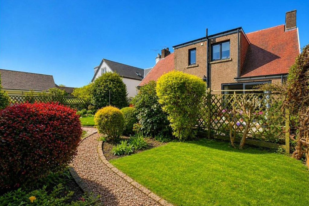 Langdale, 75 Muirs, Kinross, KY13 8AY