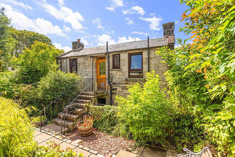 3. A unique upper villa with spectacular gardens in Gorebridge