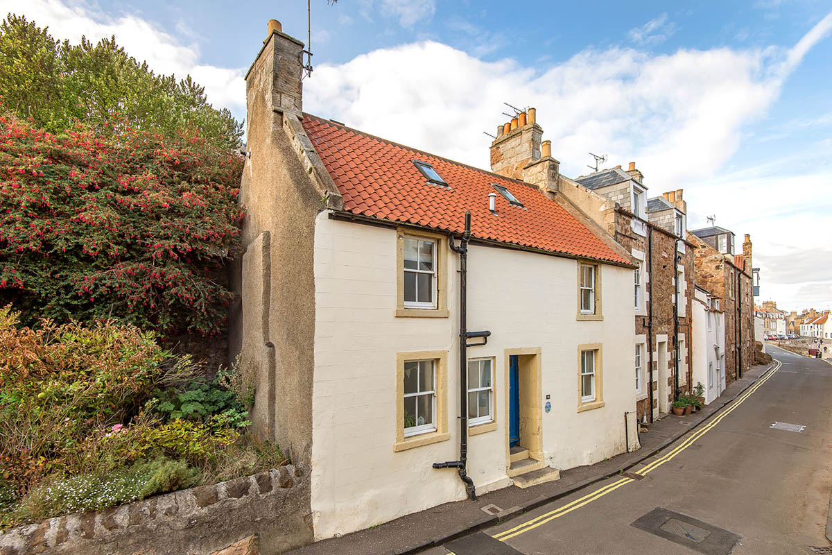 4. A charming coastal cottage moments from Cellardyke Harbour