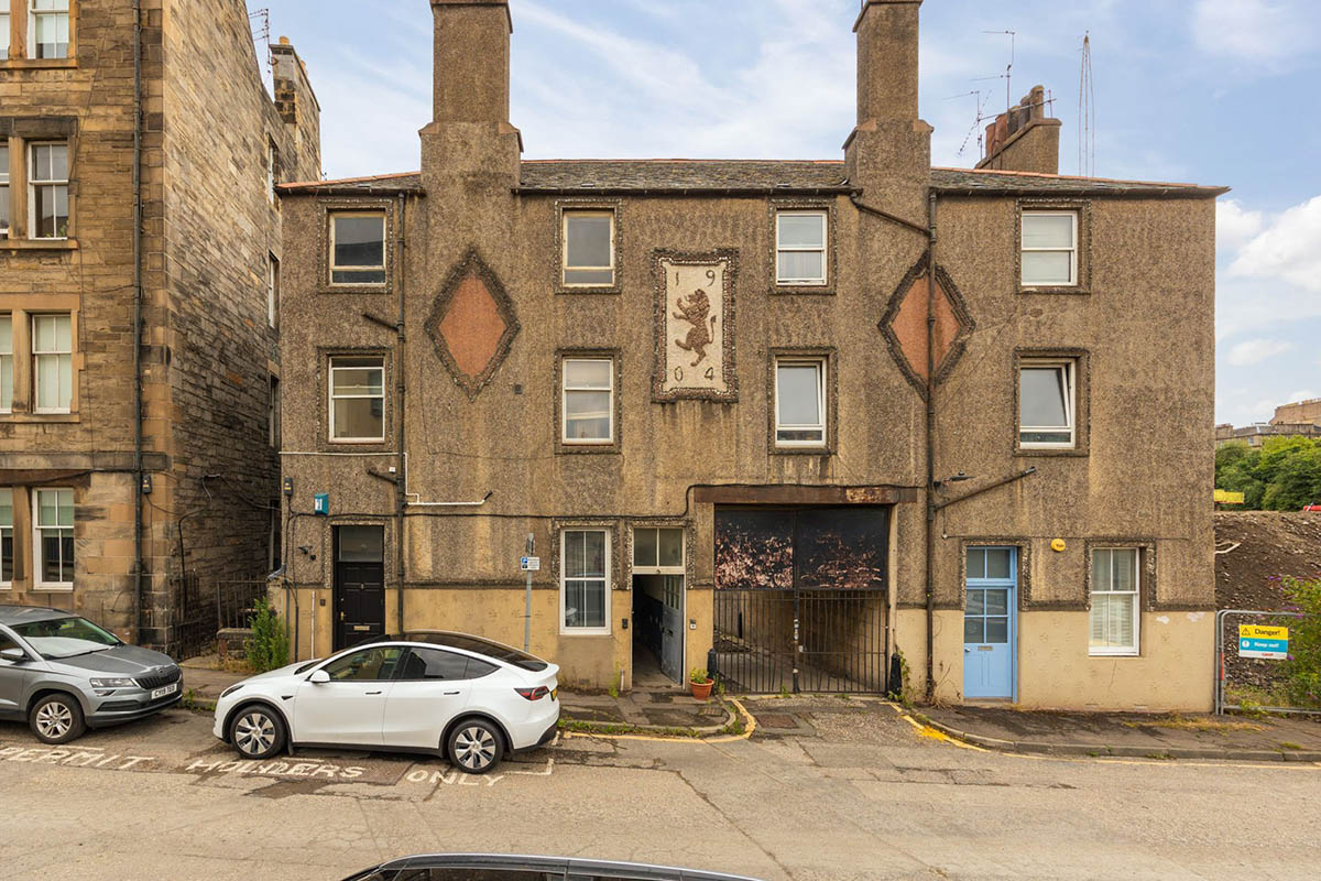8. A renovation opportunity in vibrant Canonmills