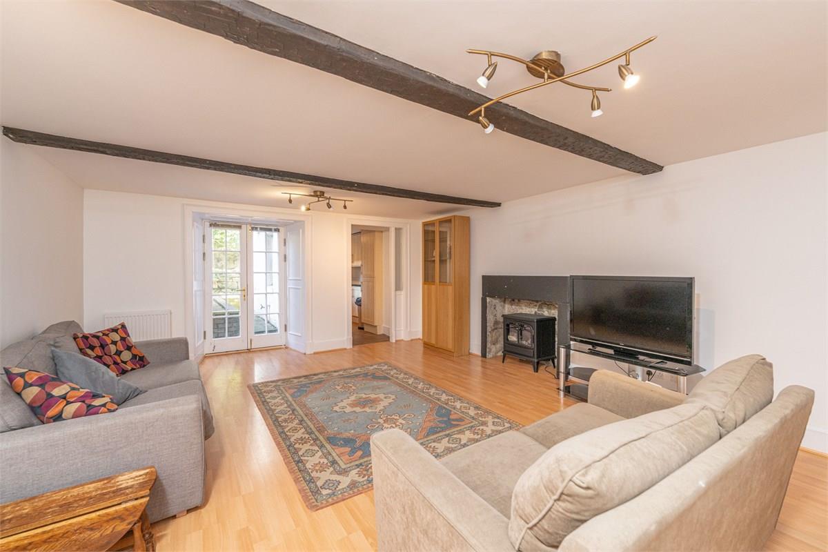 Garden flat for sale in Stockbridge
