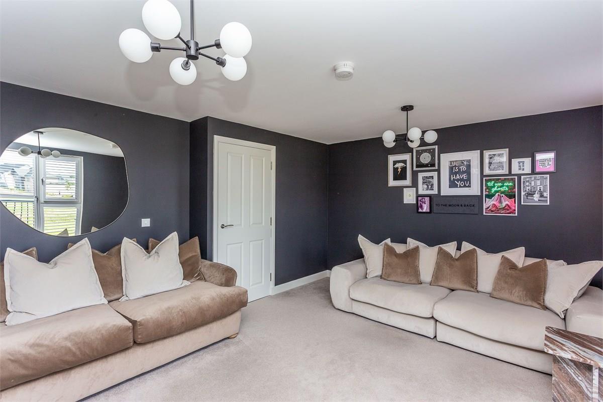 32 Mauseley Park, Edinburgh, EH4 8FB