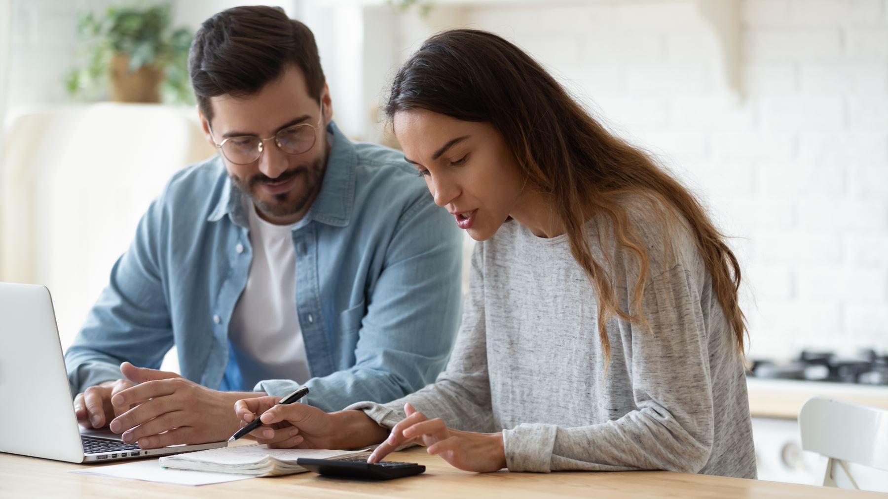 Couple applying for mortgage